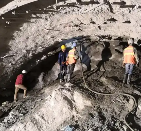 奎文隧道拱顶带模注浆料，微膨胀注浆料的特点及施工工艺